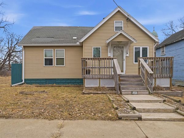 932 S SUMNER Avenue, Peoria, IL 61605