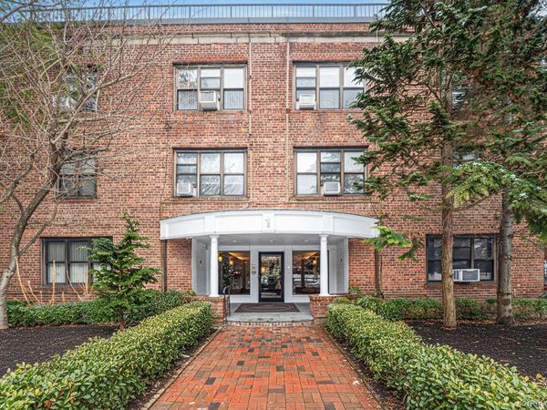 1 Town House Place, Unit 3H, Great Neck, NY 11021