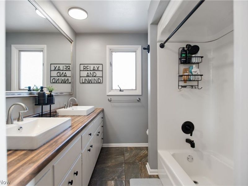 8280 Bendemeer Drive, Poland, OH 44514 Photo 17