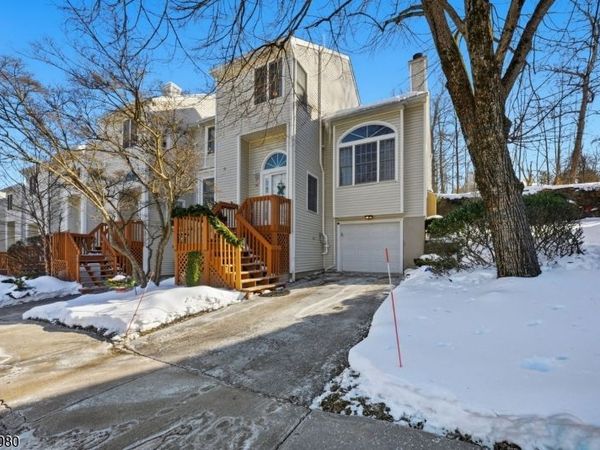 28 Ryan Ln, Lincoln Park, NJ 07035