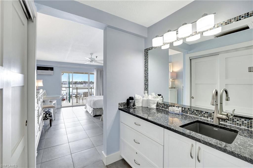 900 Broad Ave S, Unit 320, Naples, FL 34102 Photo