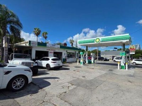 3198 S Dixie Highway, Miami, FL 33133