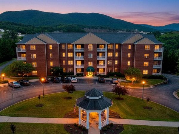 4448 PHEASANT RIDGE RD SW, Unit 304, Roanoke, VA 24014