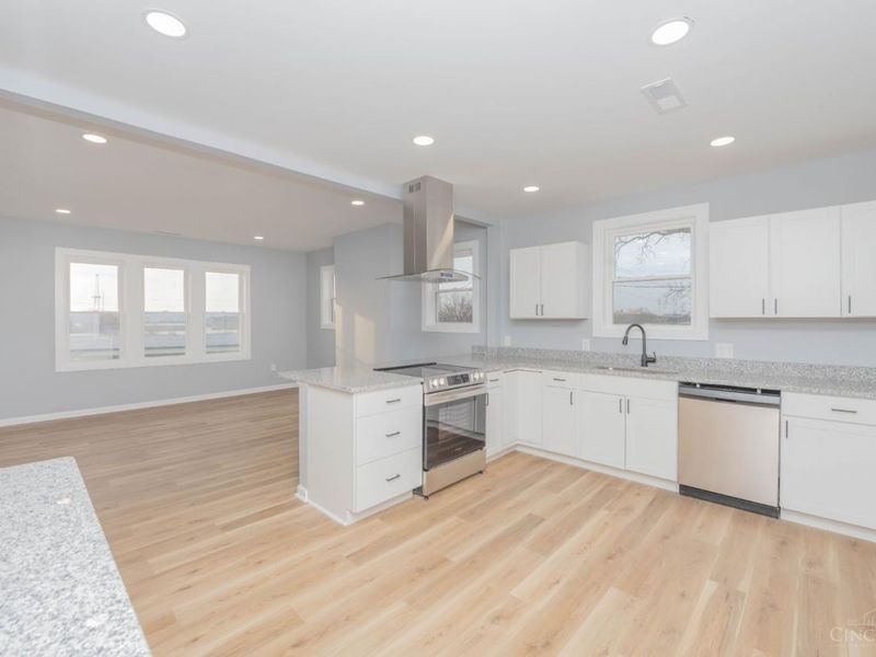 9350 Reading Road, Reading, OH 45215 Photo 18