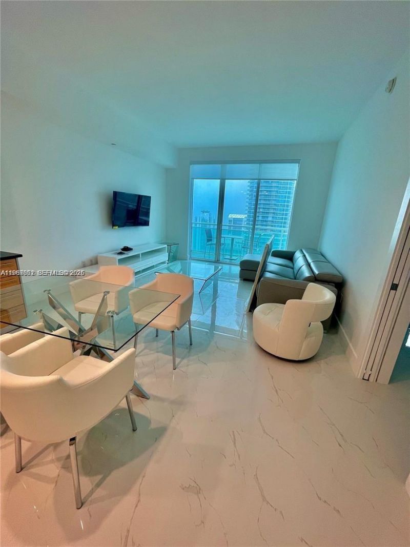950 Brickell Bay Dr, Unit 5209, Miami, FL 33131 Photo