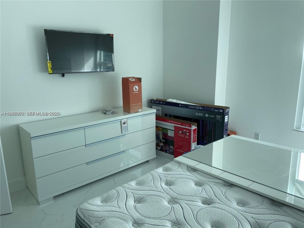 950 Brickell Bay Dr, Unit 5209, Miami, FL 33131 Photo