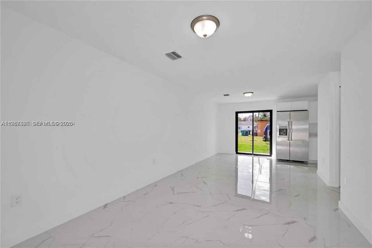 673 NW 14 , Florida City, FL 33034 Photo