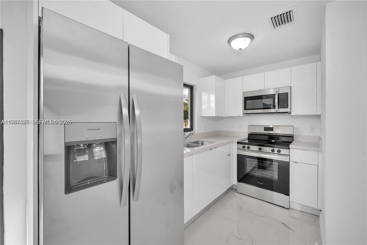 673 NW 14 , Florida City, FL 33034 Photo