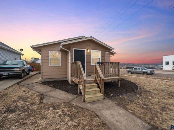 635 N Nesmith Ave, Sioux Falls, SD 57103