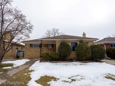 18062 Ash Avenue, Eastpointe, MI 48021