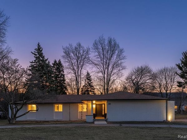 1661 Winthrop Road, Bloomfield Hills, MI 48302
