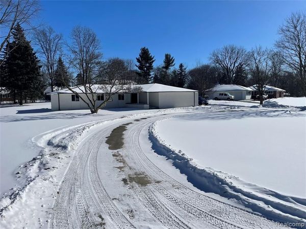 1661 Winthrop Road, Bloomfield Hills, MI 48302