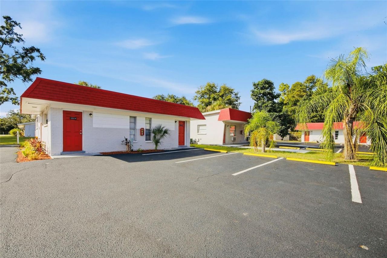 1310i Lexington Court, Tampa, FL 33612 Main Photo