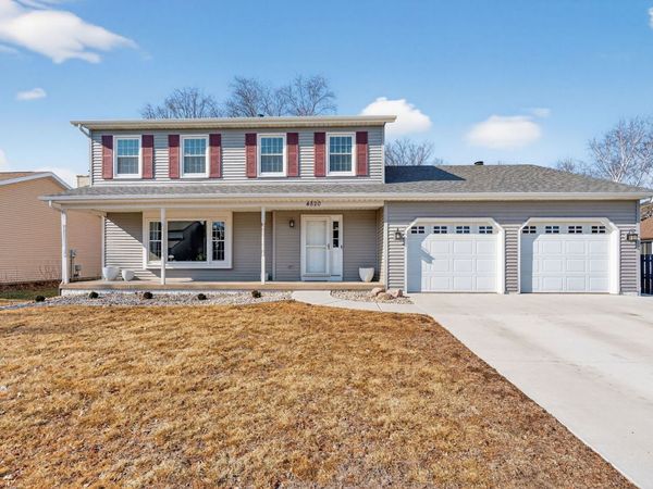 4820 Lindbergh Drive, Bettendorf, IA 52722