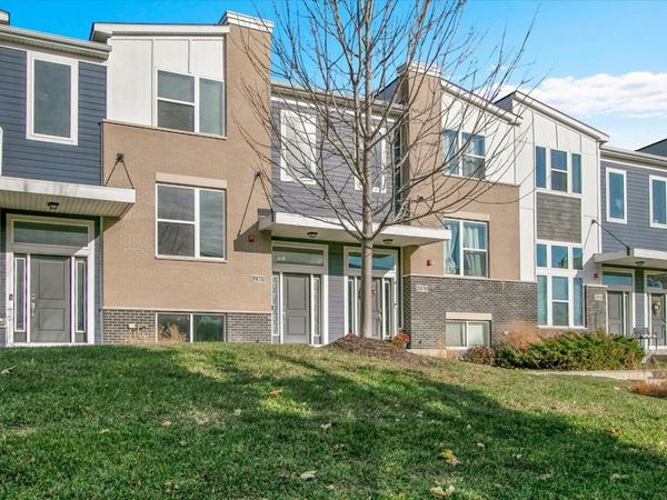 29W710 Everton Drive, Warrenville, IL 60555