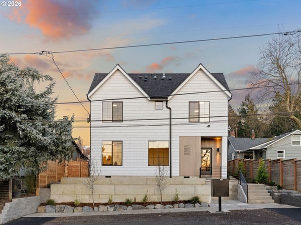 11076 SW 61st AVE, Unit 4, Portland, OR 97219