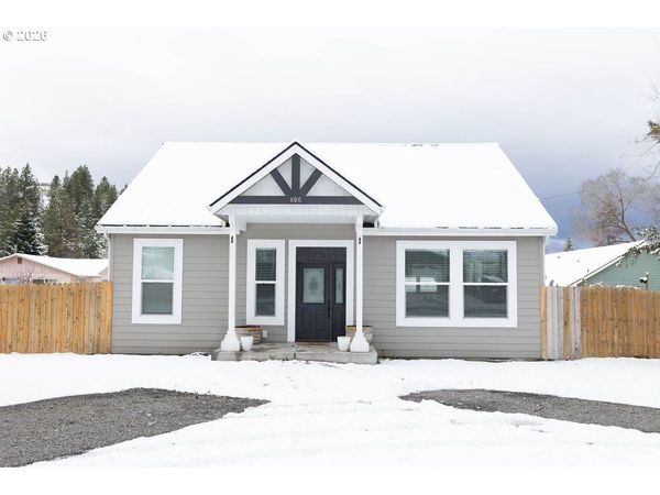 606 2ND ST, Cove, OR 97824