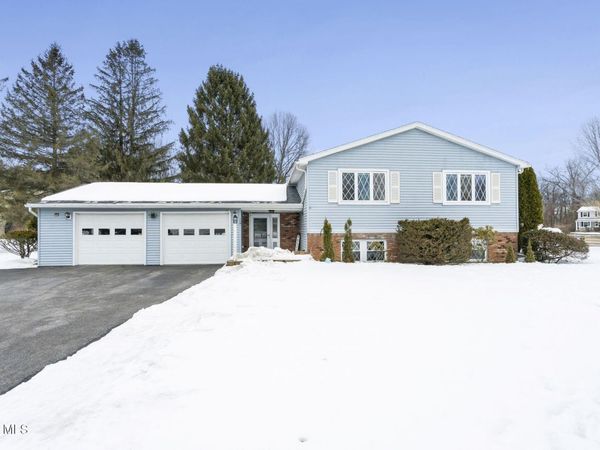 1041 Gates Drive, Schenectady, NY 12306