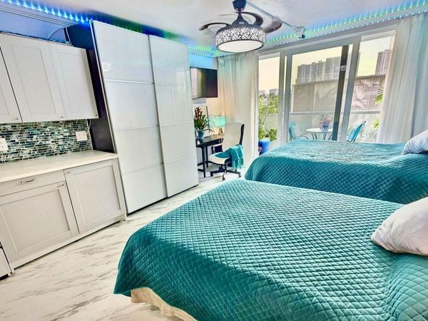 19201 Collins Avenue, Unit 337, Sunny Isles Beach, FL 33160