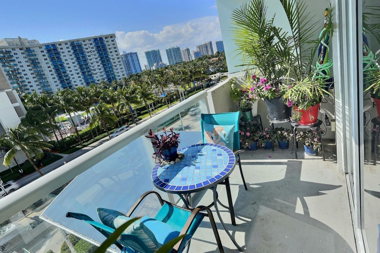 19201 Collins Avenue, Unit 337, Sunny Isles Beach, FL 33160 Photo