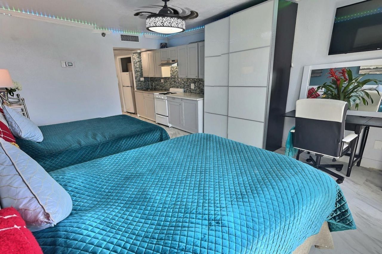 19201 Collins Avenue, Unit 337, Sunny Isles Beach, FL 33160 Photo