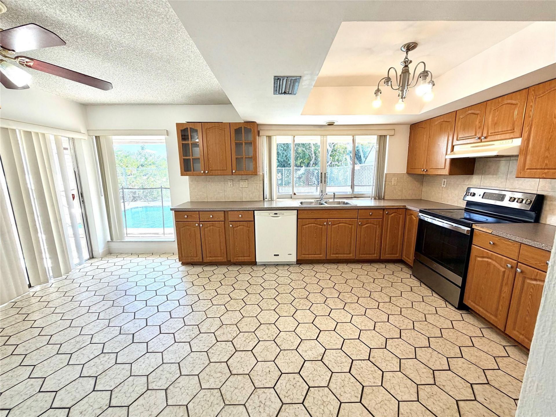 8980 NW 24th Place, Sunrise, FL 33322 Photo