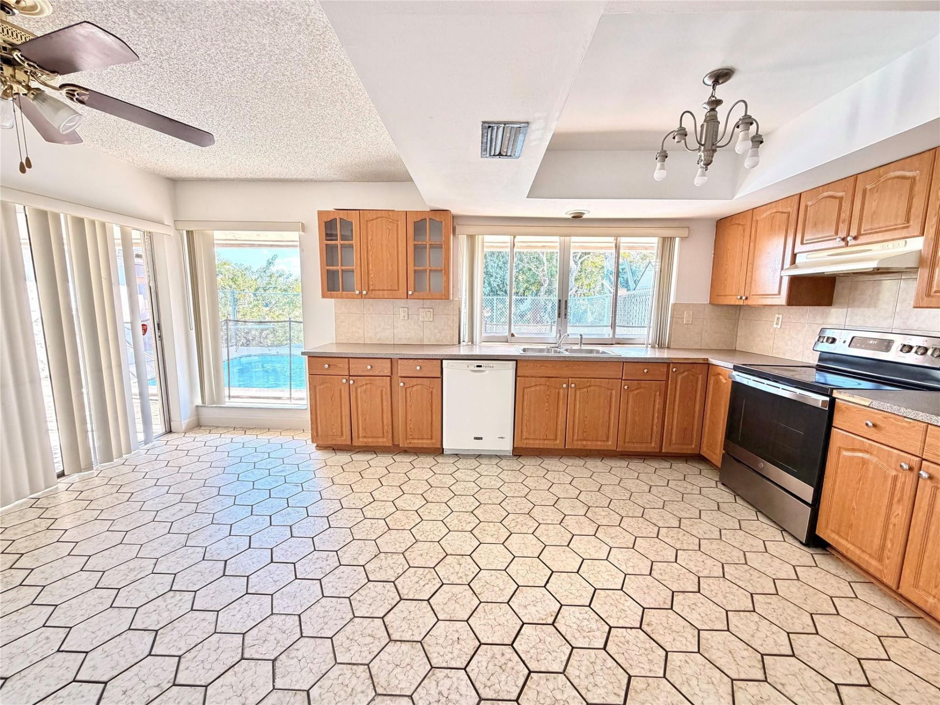 8980 NW 24th Place, Sunrise, FL 33322 Photo