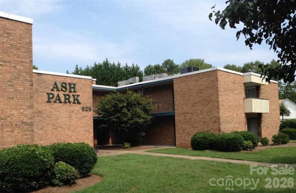 929 4th Street Drive Nw, Hickory, NC 28601 Main Photo