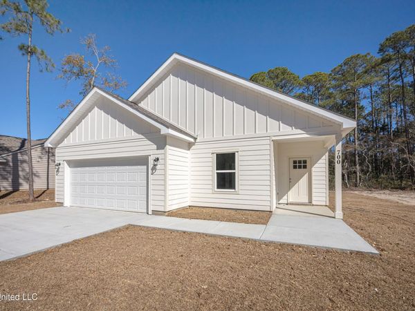 700 Peach Street, Ocean Springs, MS 39564