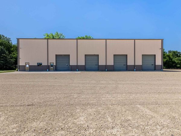 1595 20th Ave SE, Dyersville, IA 52040