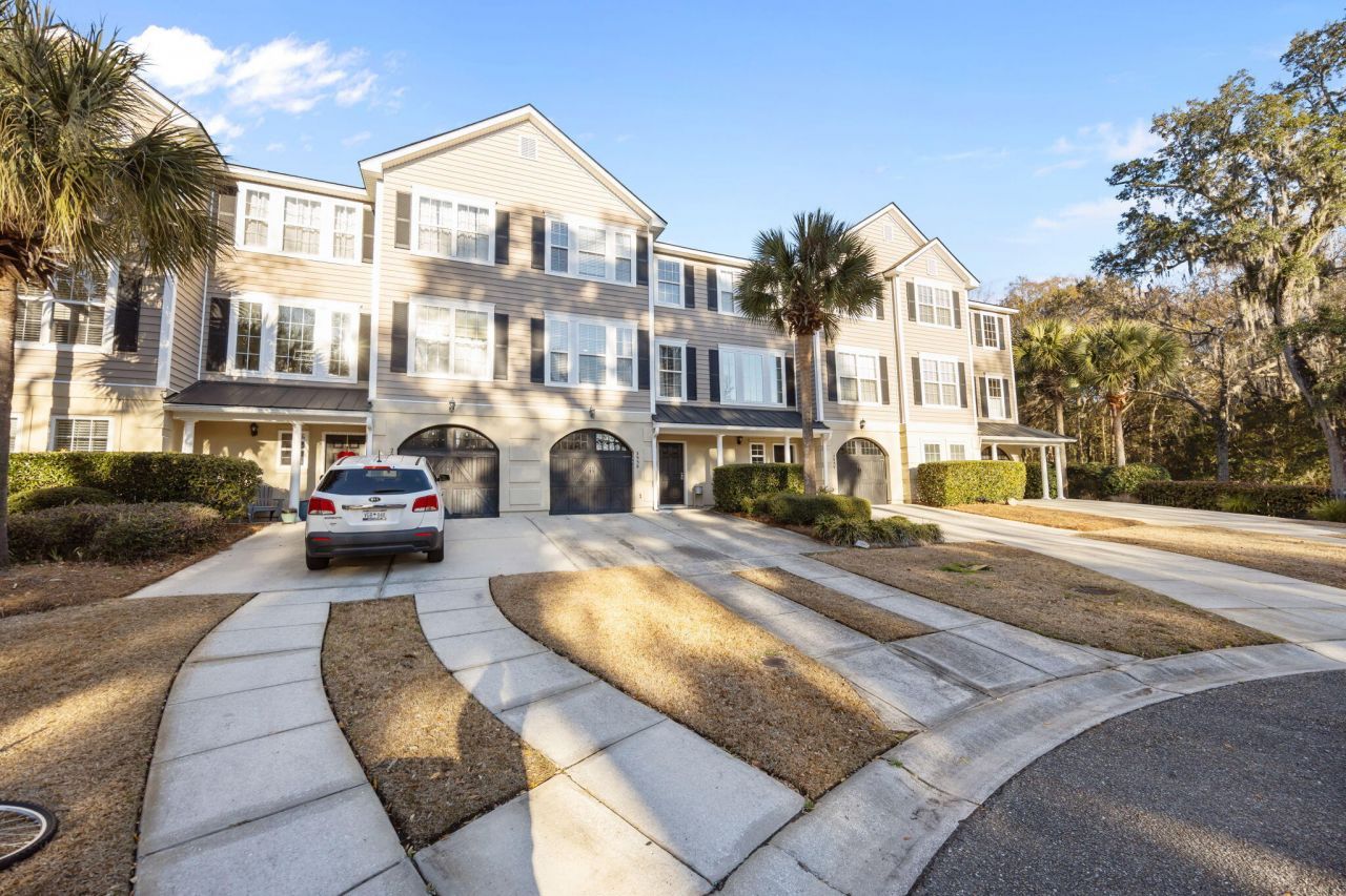 2958 Woodland Park Drive Photo 2