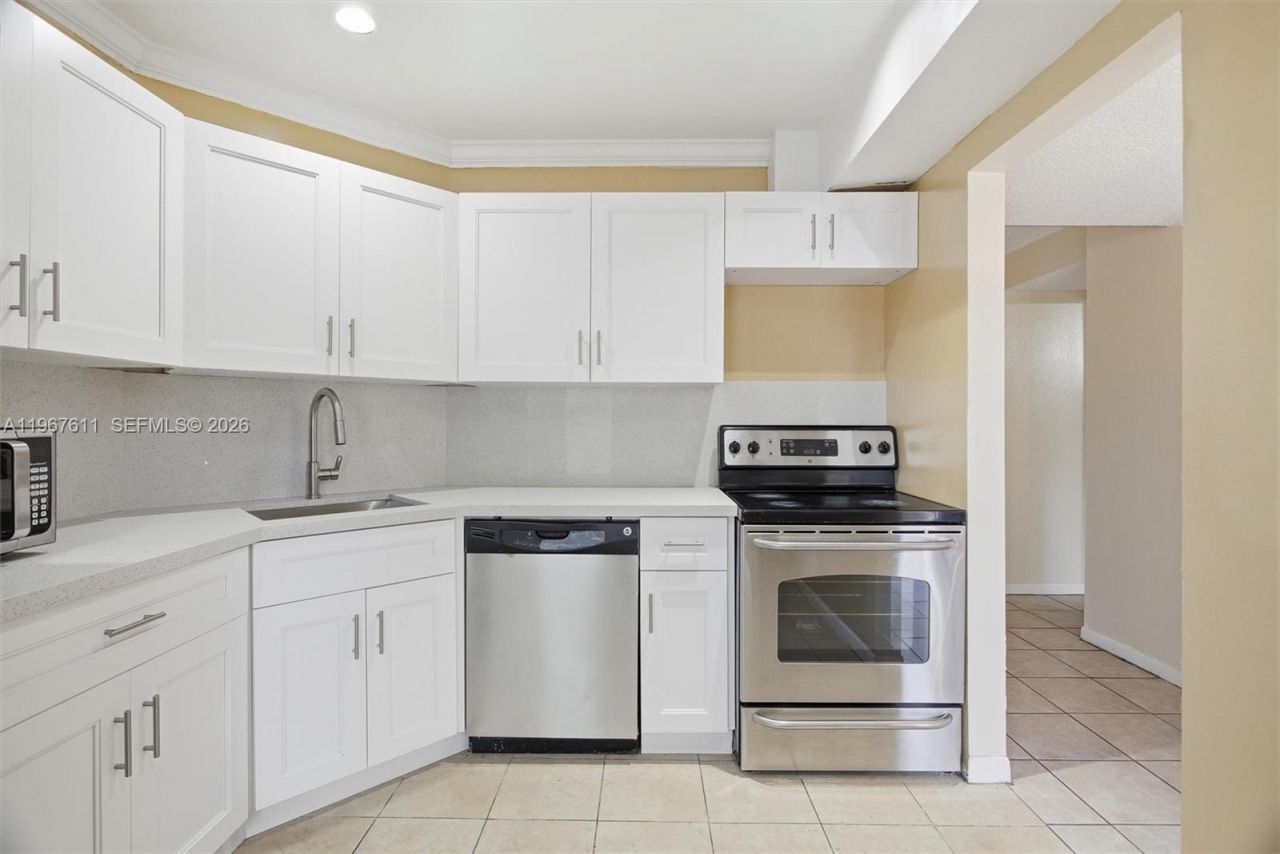 6300 S Falls Cir Dr, Unit 212, Lauderhill, FL 33319 Photo