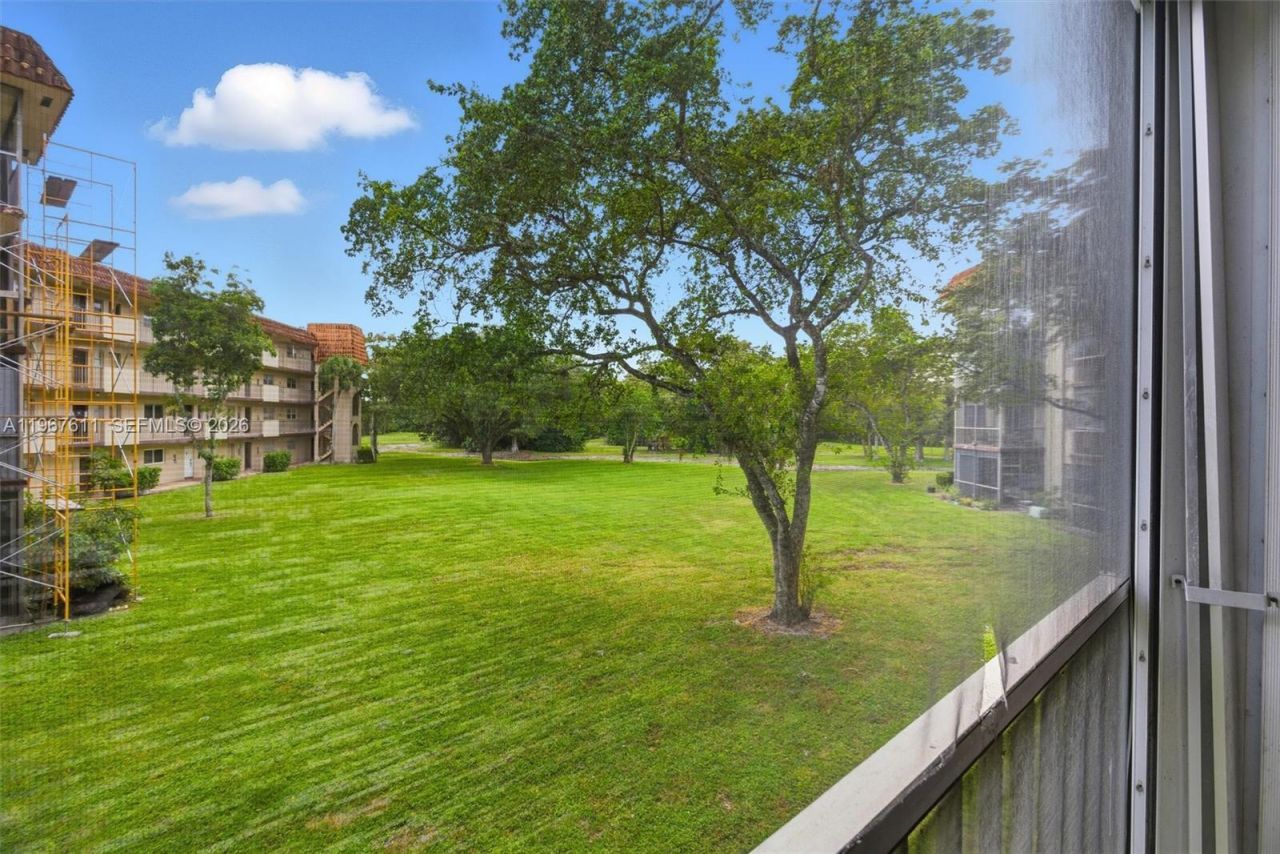 6300 S Falls Cir Dr, Unit 212, Lauderhill, FL 33319 Photo