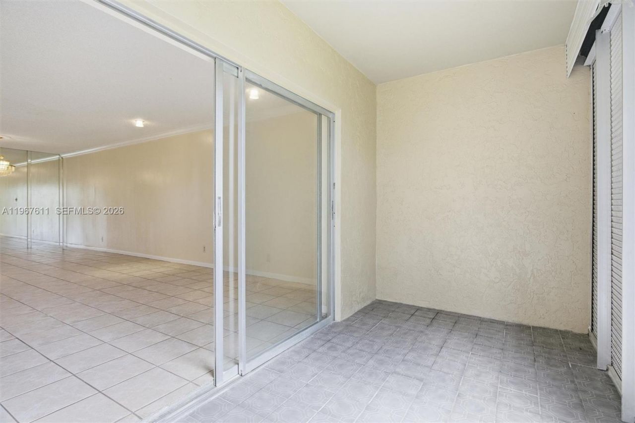 6300 S Falls Cir Dr, Unit 212, Lauderhill, FL 33319 Photo