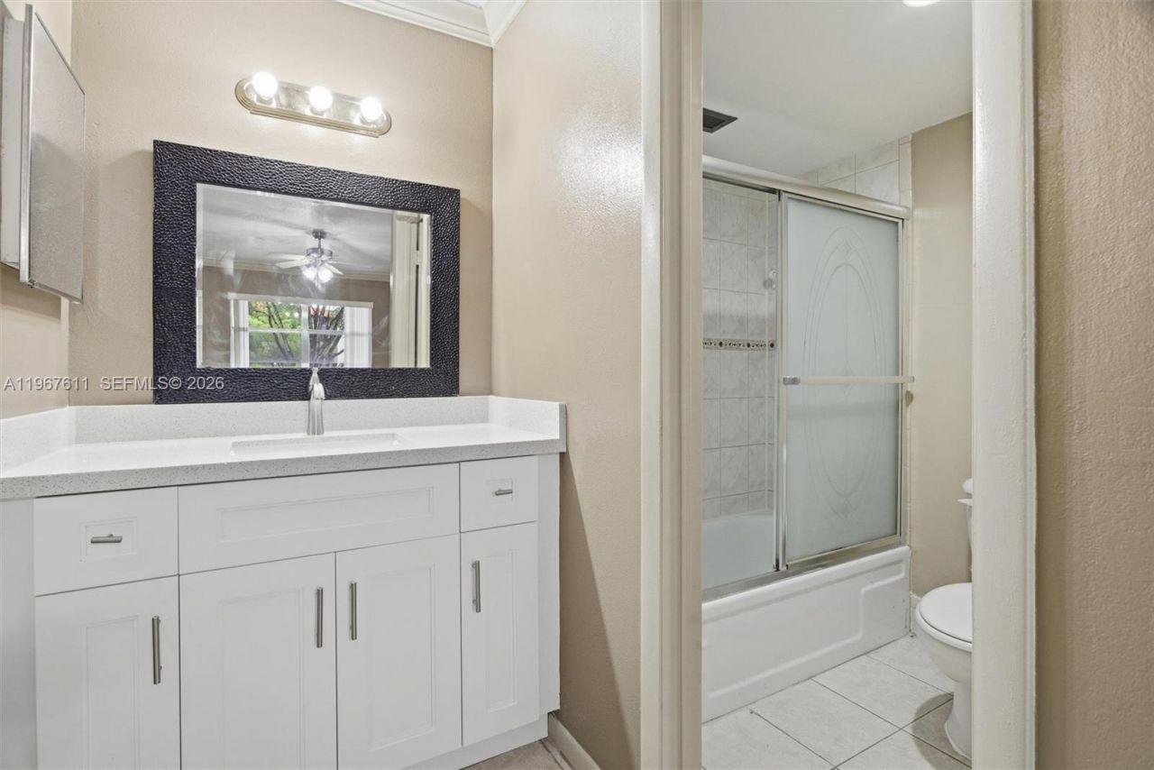 6300 S Falls Cir Dr, Unit 212, Lauderhill, FL 33319 Photo