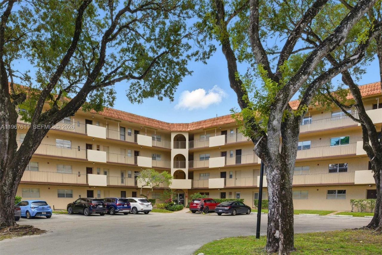 6300 S Falls Cir Dr, Unit 212, Lauderhill, FL 33319 Photo