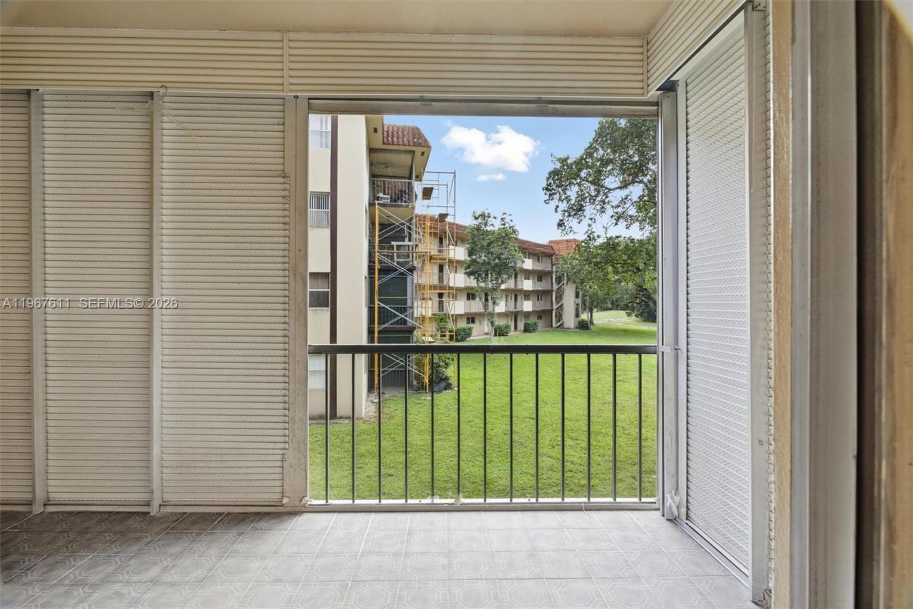 6300 S Falls Cir Dr, Unit 212, Lauderhill, FL 33319 Photo