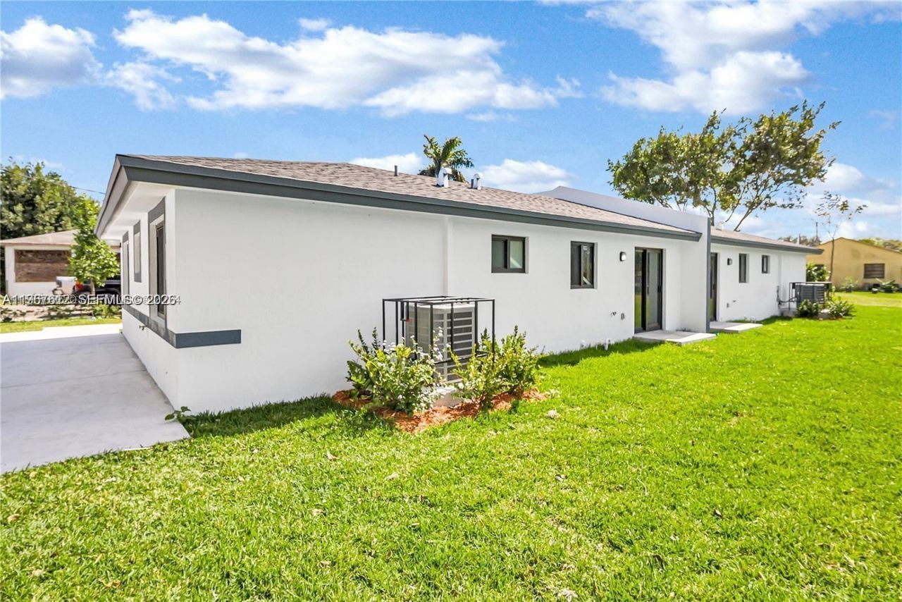 673 NW 14th St , Florida City, FL 33034 Photo