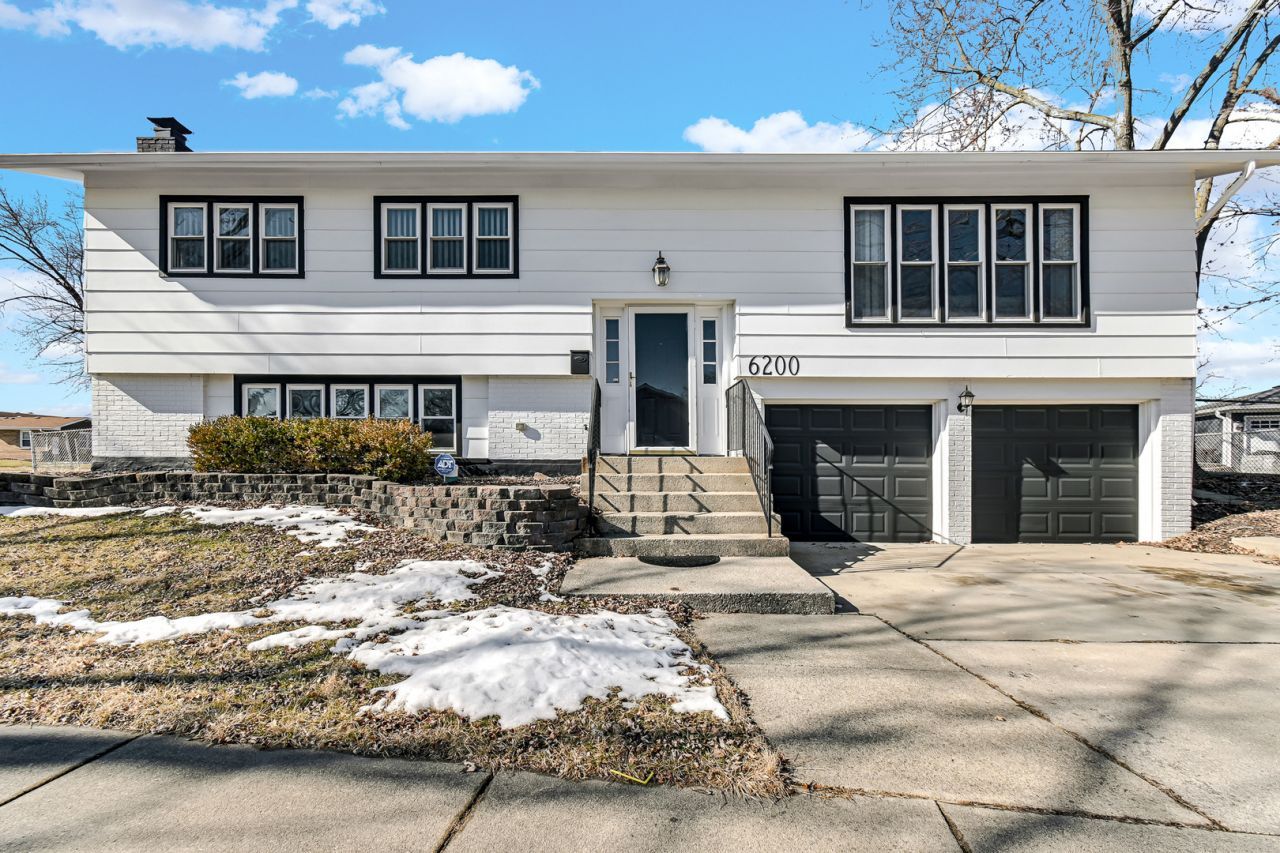 6200 Rob Roy Drive, Oak Forest, IL 60452 Main Photo