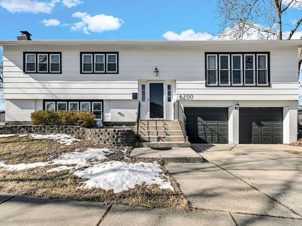 6200 Rob Roy Drive, Oak Forest, IL 60452