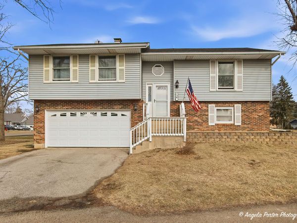 136 Edgewater Drive, Crystal Lake, IL 60014