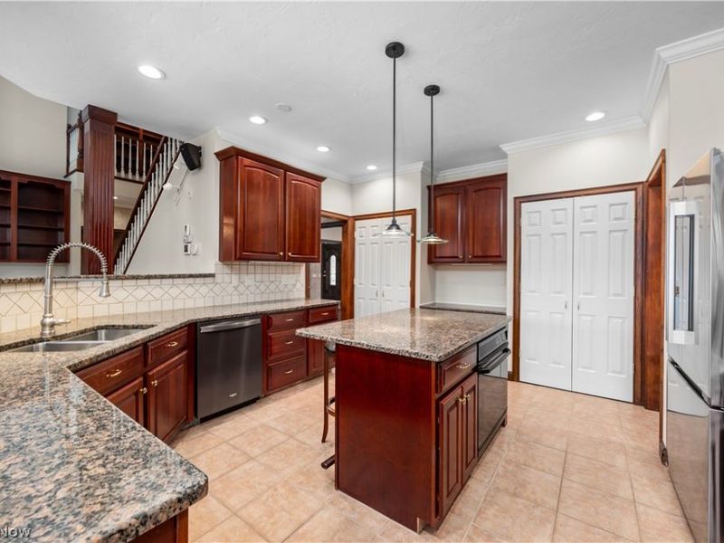 275-285 Quarrystone Lane, Berea, OH 44017 Photo 12