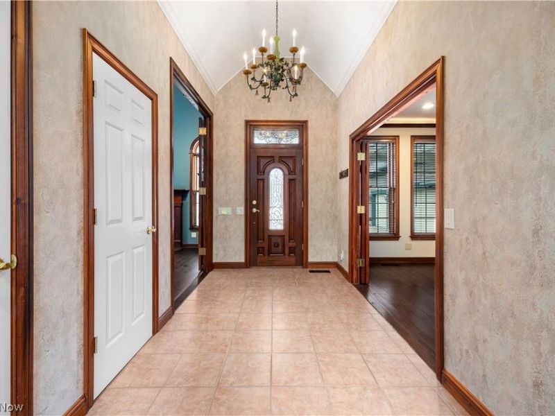 275-285 Quarrystone Lane, Berea, OH 44017 Photo 2