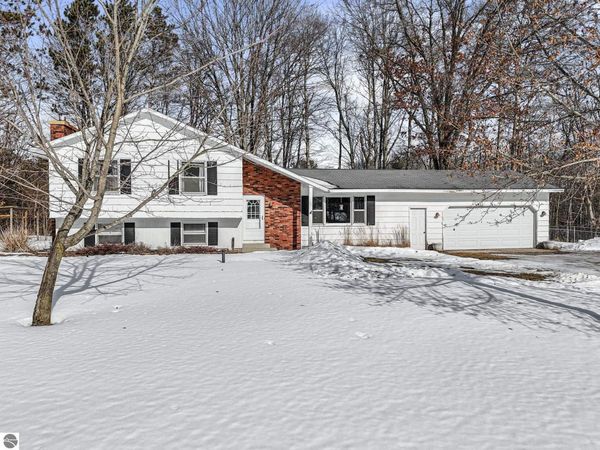 8320 Whispering Pine Circle W, Lake City, MI 49651