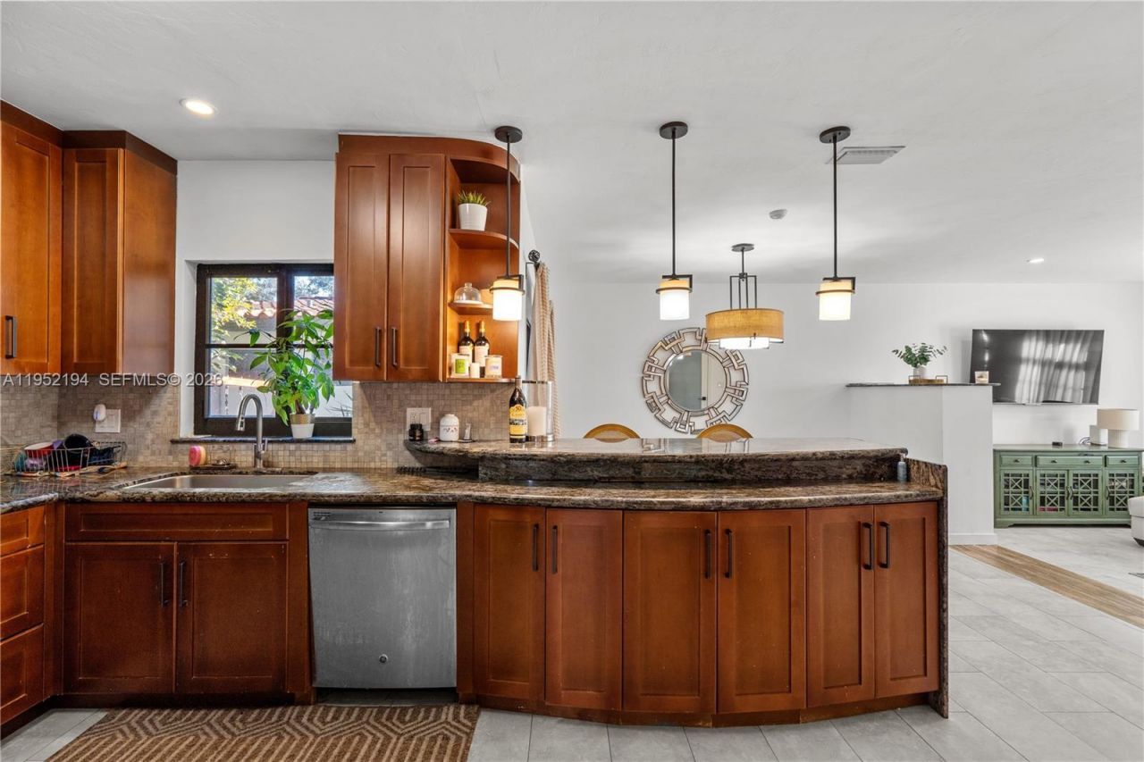 1561 Bird Rd, Coral Gables, FL 33146 Photo