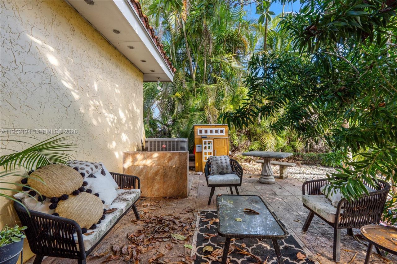 1561 Bird Rd, Coral Gables, FL 33146 Photo