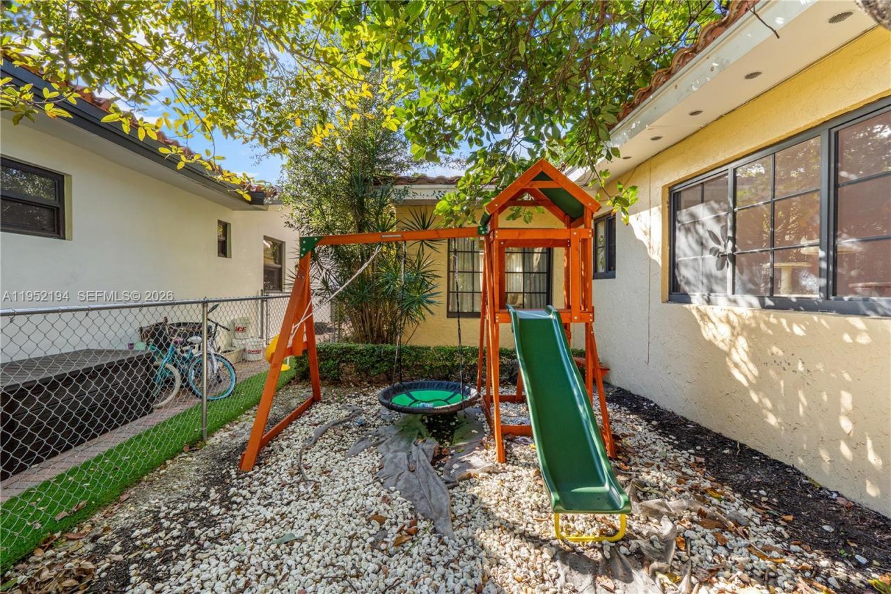 1561 Bird Rd, Coral Gables, FL 33146 Photo