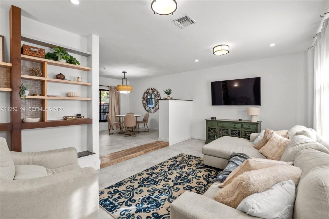 1561 Bird Rd, Coral Gables, FL 33146 Photo