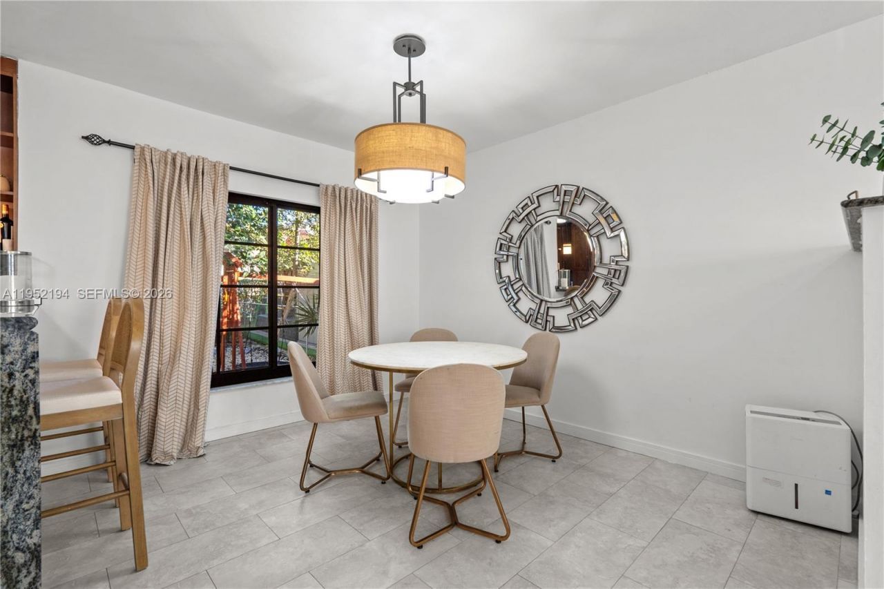 1561 Bird Rd, Coral Gables, FL 33146 Photo