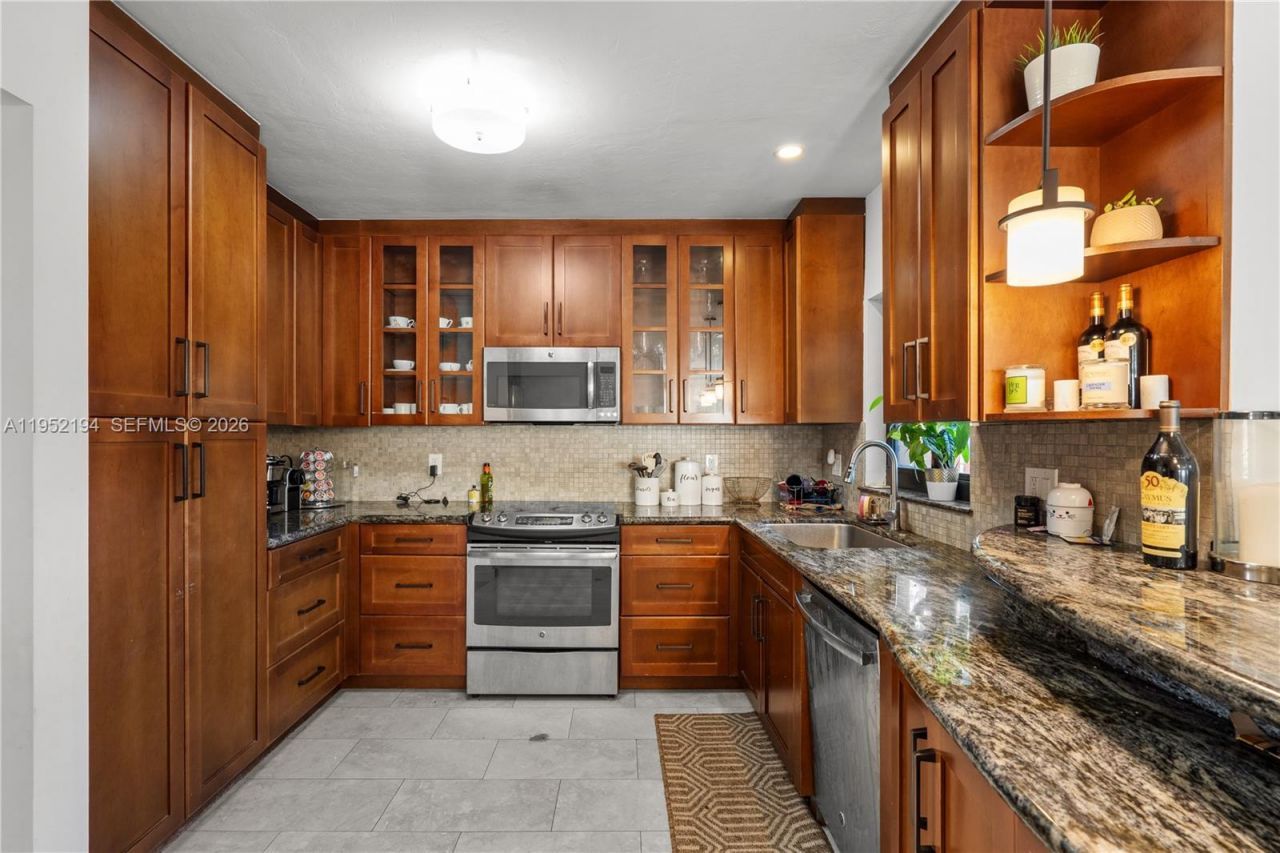 1561 Bird Rd, Coral Gables, FL 33146 Photo